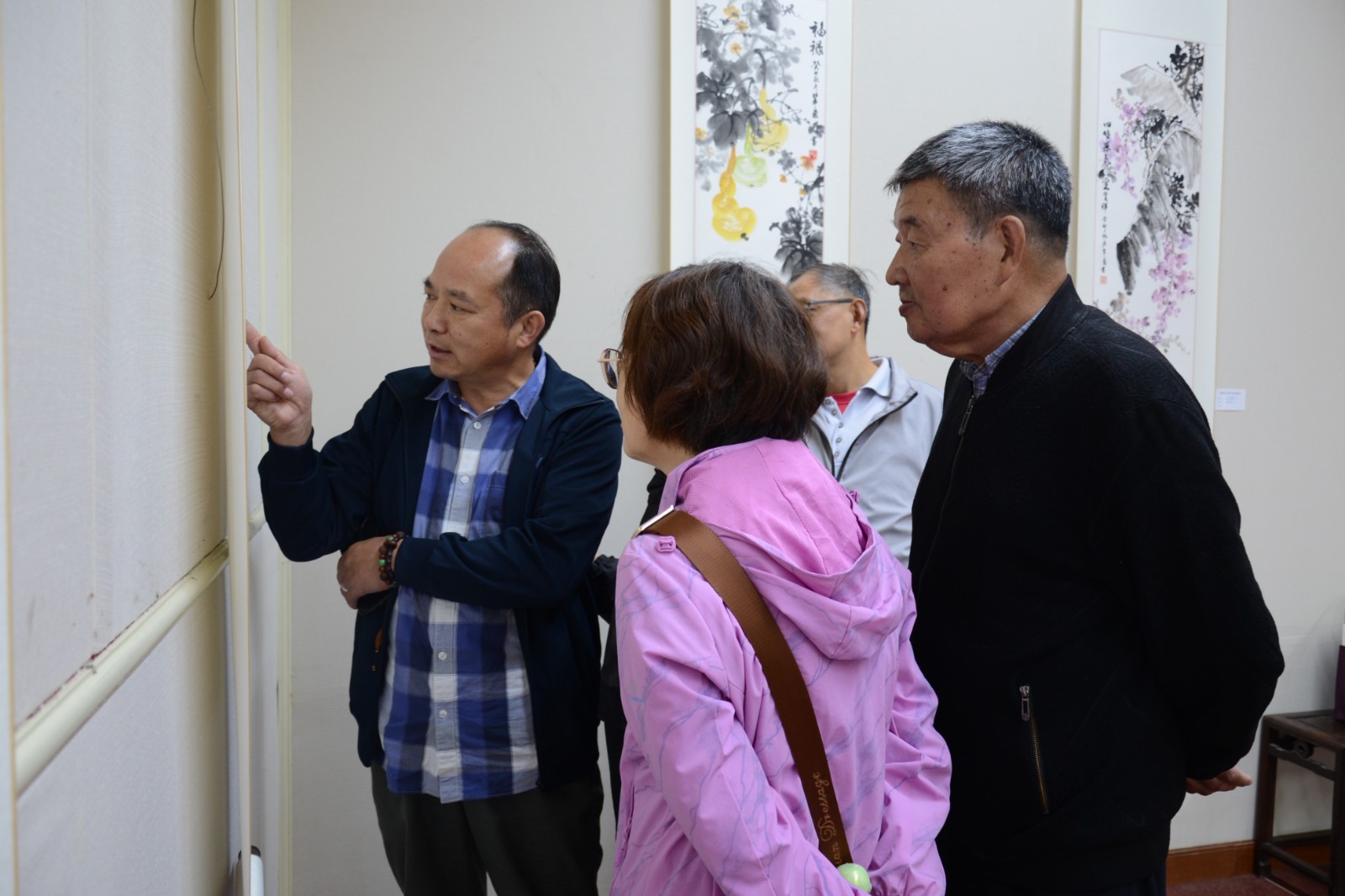 南通书画院惠民画室学员作品展在南通市个簃艺术馆展出5.JPG