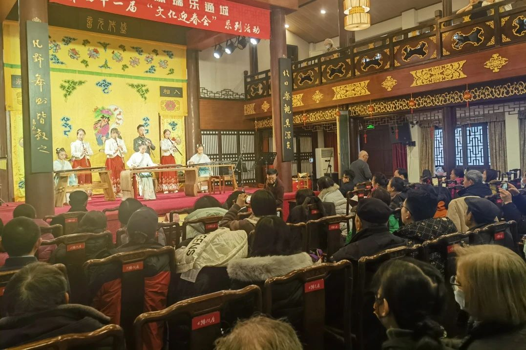 梅庵雅韵贺新岁，琴音流转润通城1.png