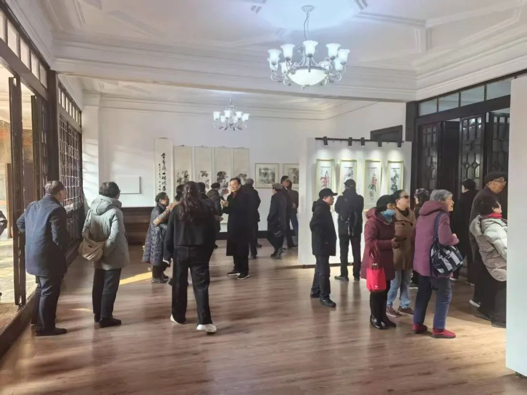 丹青重彩映春芳！“常青藤十姐妹”第八届国画展开幕.png