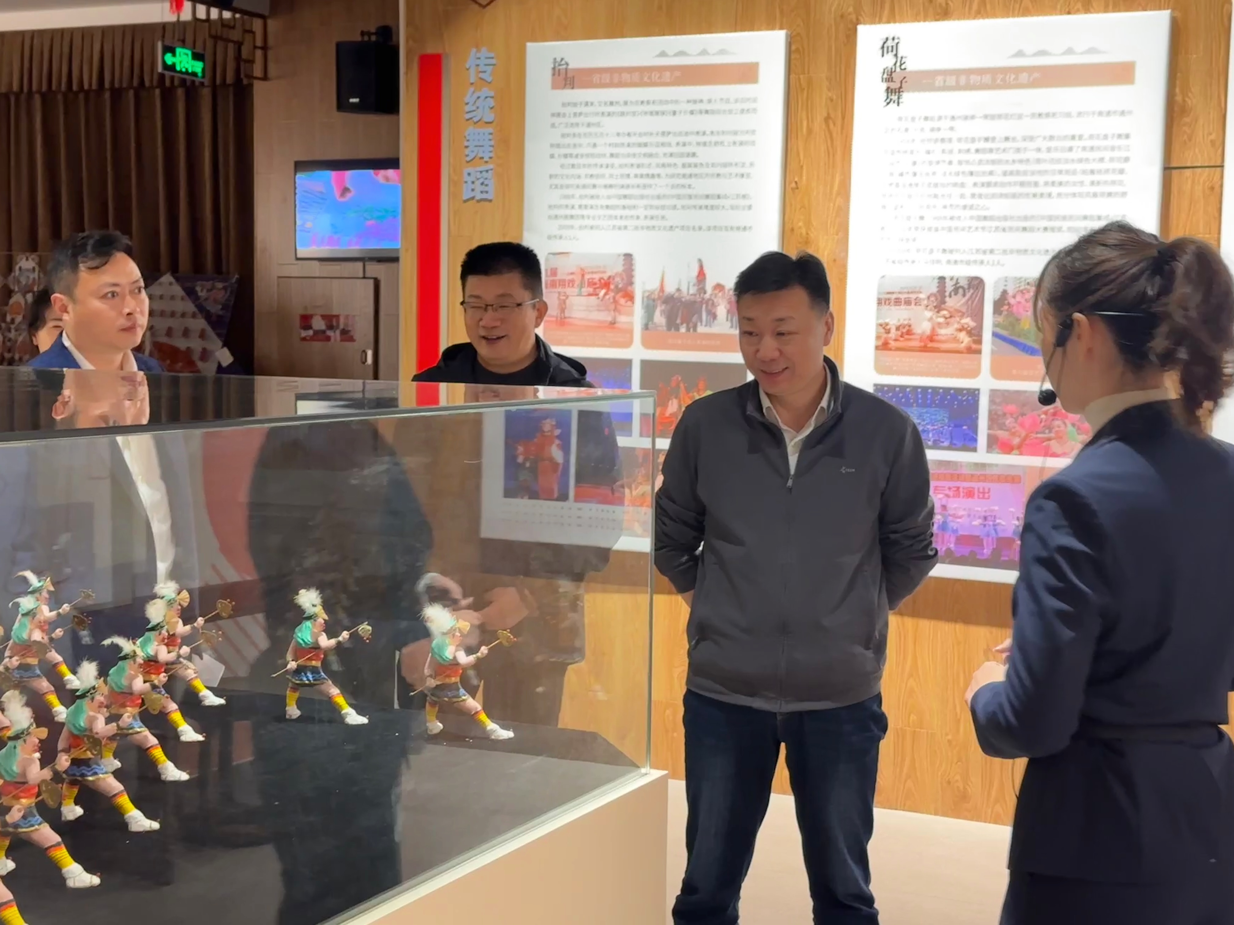 市文广旅局党组书记、局长王智调研南通非物质文化遗产馆1.jpg